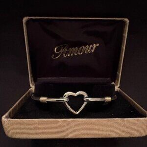 AMOUR 'HEART' BANGLE BRACELET